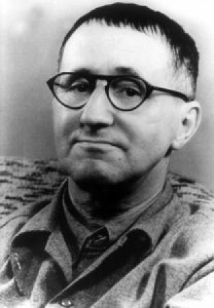 POEMIA - Perguntas de um trabalhador que lê - Poesia de Bertold Brecht de 1935. Dramaturgo alemão (1898-1956), socialista que lutou contra o nazismo.